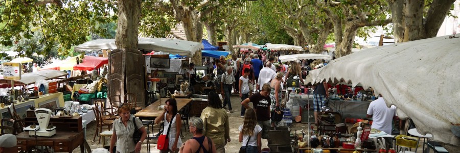 Barjac et sa foire à la brocante