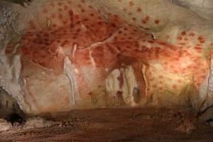 caverne_pont_arc_22_PointsRouges_wikipedia